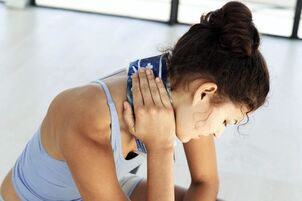 Neck compression relieves symptoms of osteochondrosis
