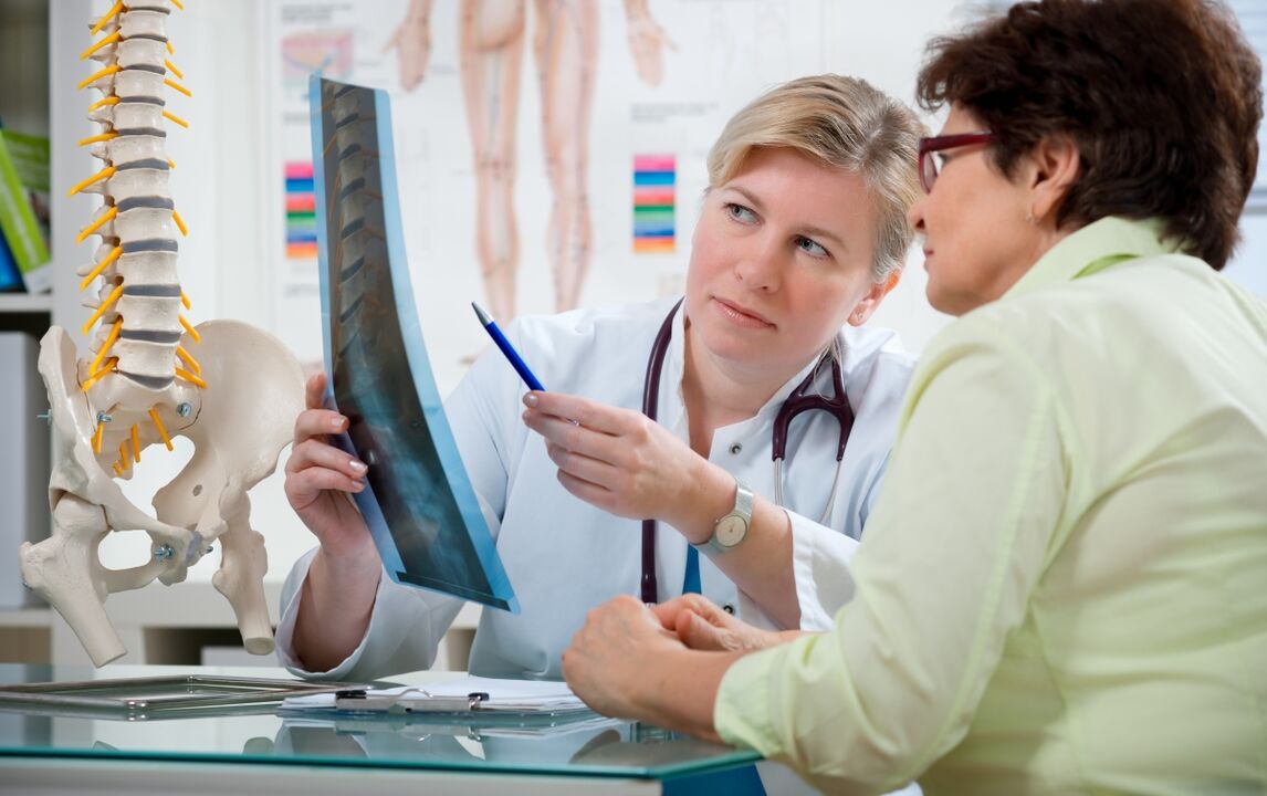 Doctor advises on cervical osteochondrosis